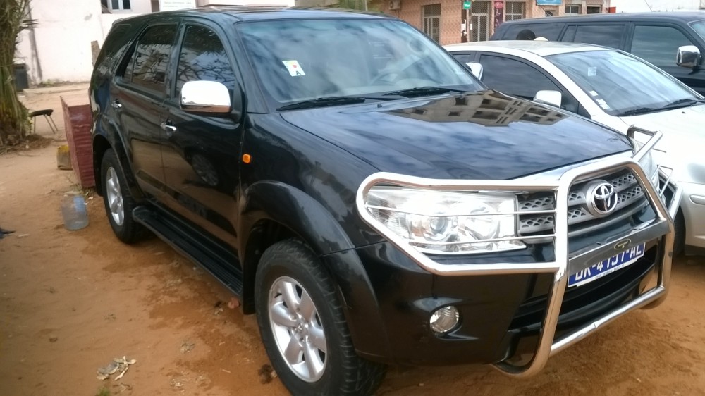 Toyota Fortuner 2011 0