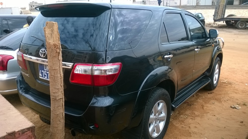 Toyota Fortuner 2011 0