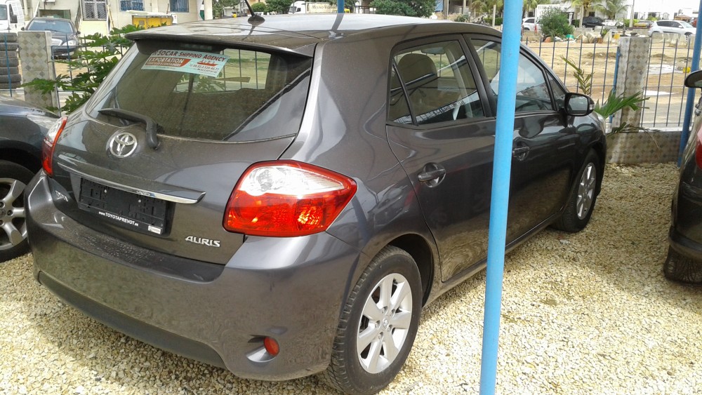 Toyota Auris 2011 0