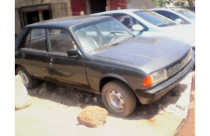 Peugeot 305 0