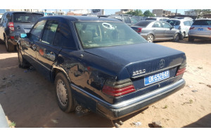 Mercedes E300 0