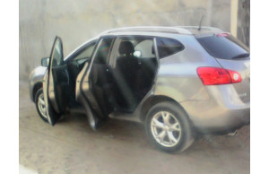Nissan ROGUE 2010
