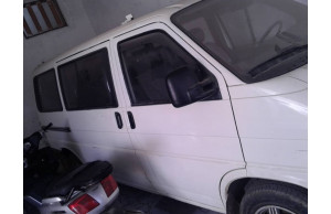 Volkswagen mini-bus 2011