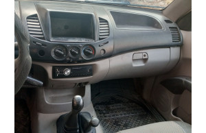 Mitsubishi L200 2012