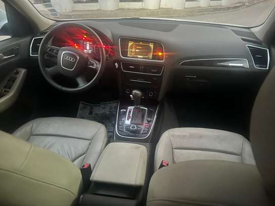 Audi Q5 2010 0
