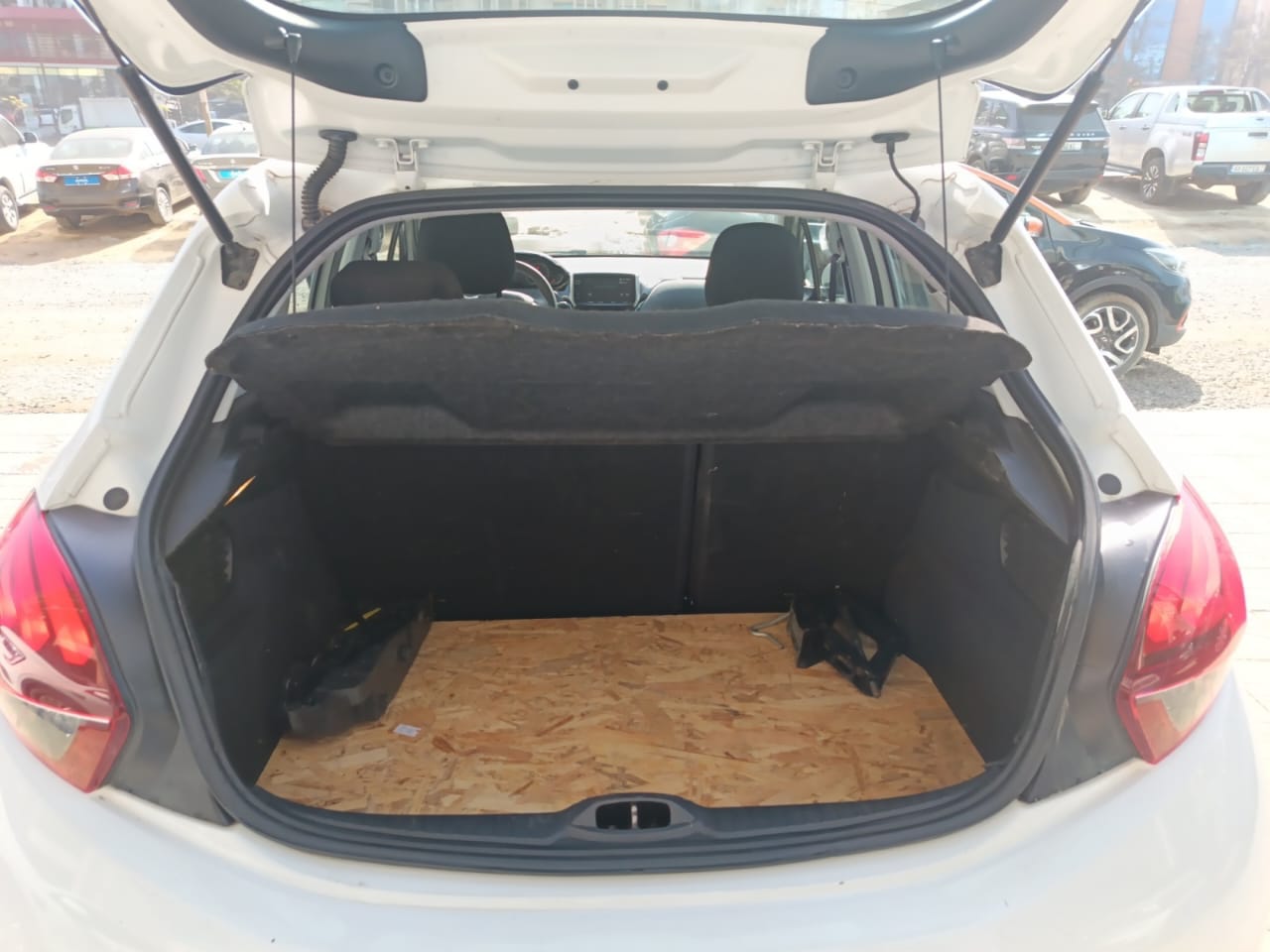 Peugeot 208 2019 9