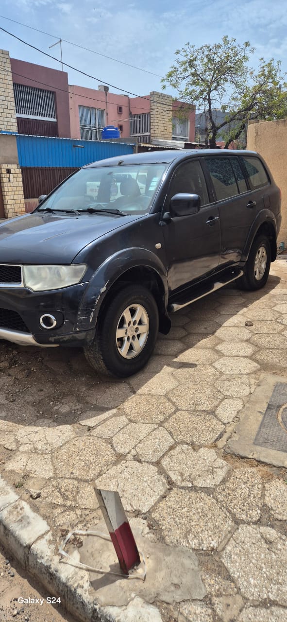 Mitsubishi pajero-sport 2009 1