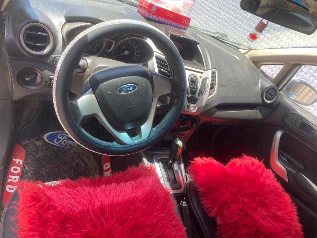Ford Fiesta 2012 5